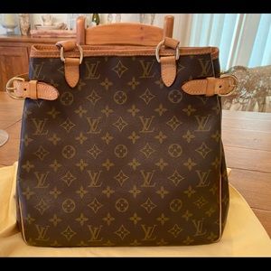 Louis Vuitton batignolles . Vintage Clean interior . Canvas and piping good.